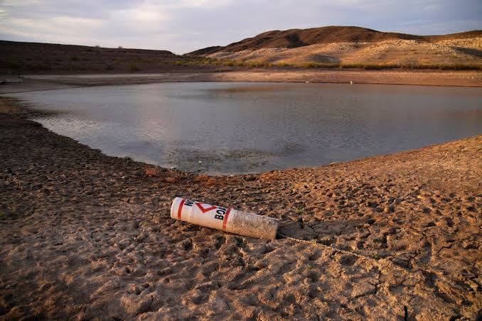 FEDS TELL 3 US STATES TO CUT WATER USE BY UP TO 20%